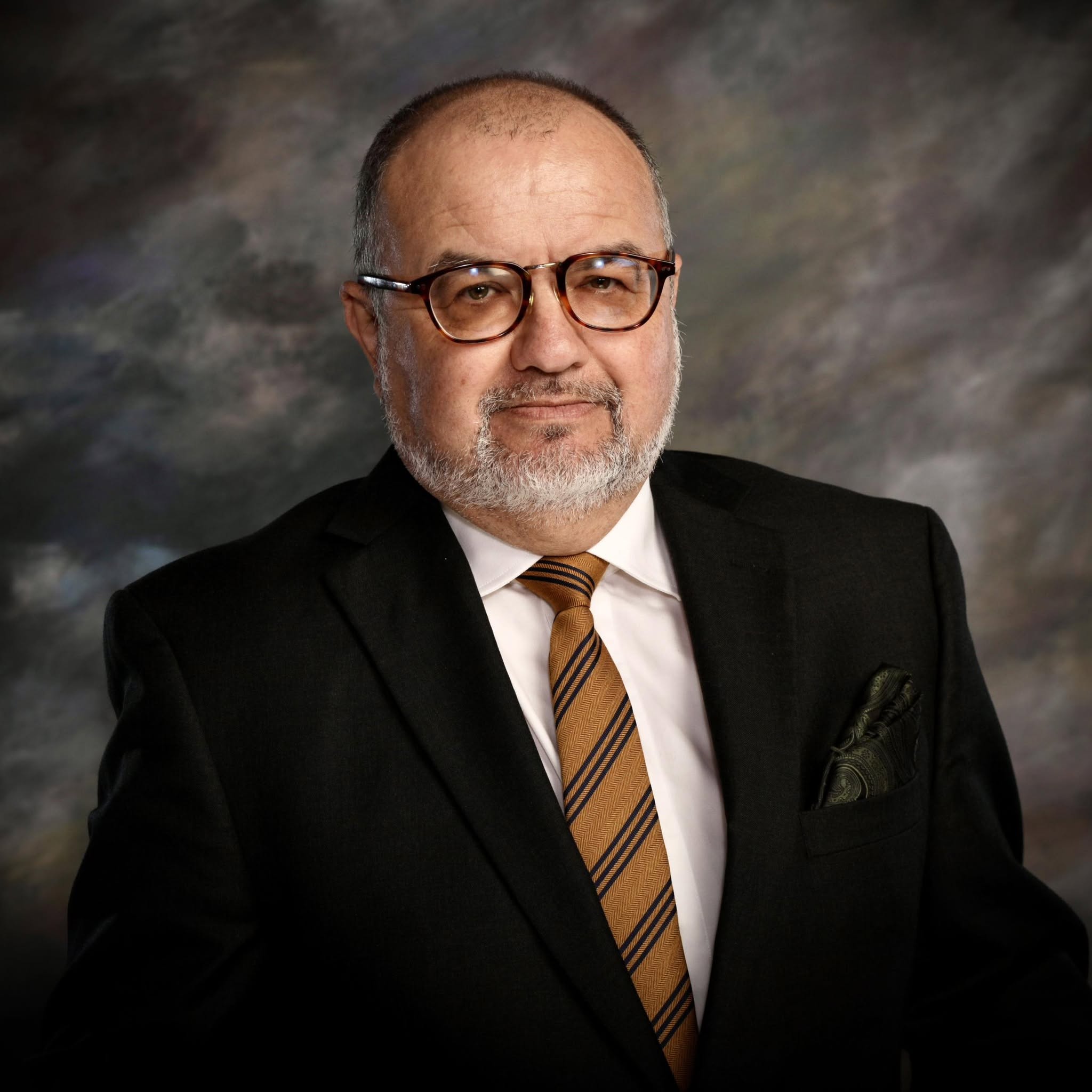 Gerardo Dueñas, Fundador de STRAT NOVA